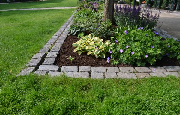 Flower Bed Mulching in Jacksonville